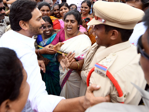  రెండవ రోజు ఉమ్మడి తూర్పుగోదావరి జిల్లాలో జగన్‌ పర్యటన