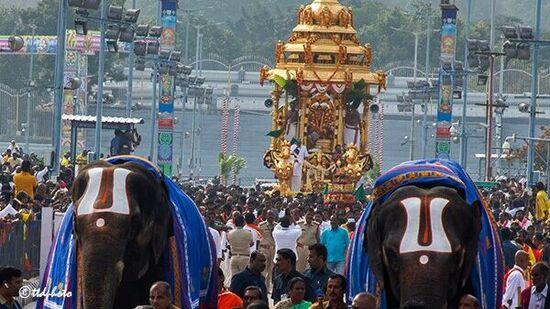  తిరుమలలో వైకుంఠ ఏకాదశి వైభవం – వేడుకగా ‘స్వర్ణరథోత్సవం’