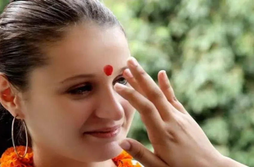  Bindi on Forehead: నుదిటిపై బొట్టు వల్ల ఇన్ని లాభాలా.? సైన్స్ ఏమి చెబుతుందంటే.?