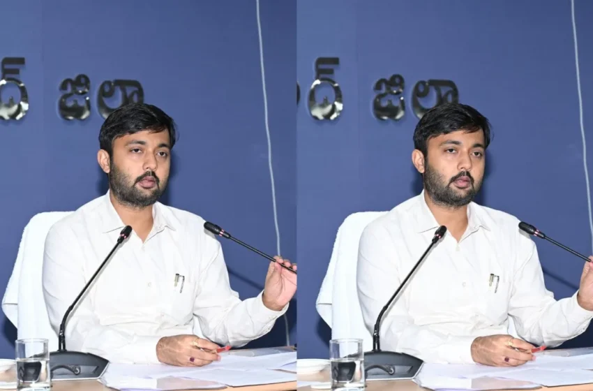  Breaking News : తెలంగాణలో యూరియా కొరత.. కలెక్టర్‌ పై కేసు నమోదు?