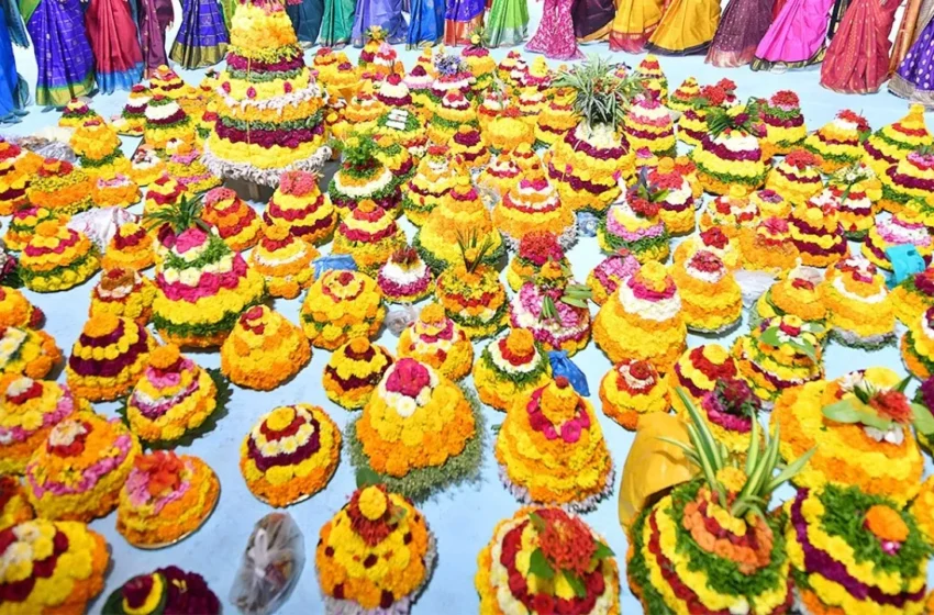  HYD Crime: హైదరాబాద్ బతుకమ్మ వేడుకల్లో విషాదం.. షాక్‌తో స్పాట్లో ముగ్గురు..!